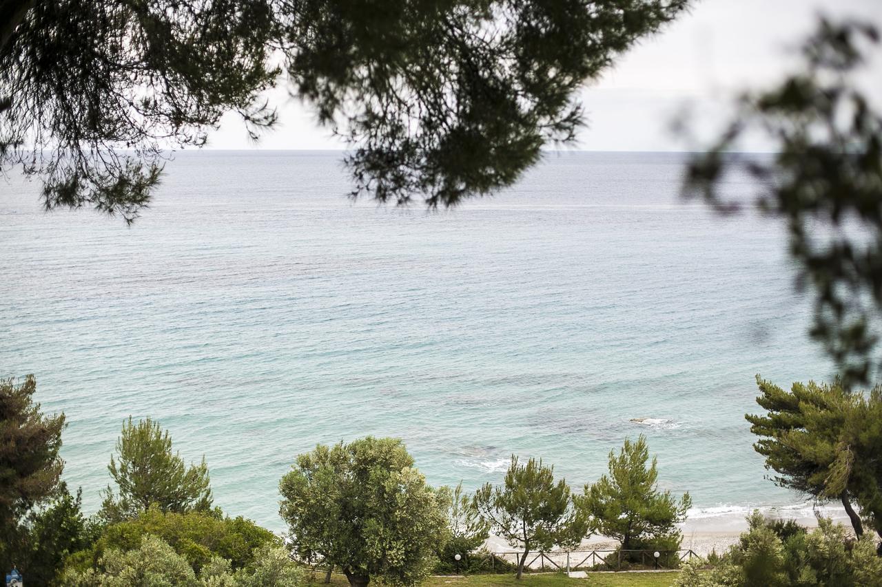 Blue Crab, Beachfront House In Kalandra #Feelslikehome Hanioti Esterno foto